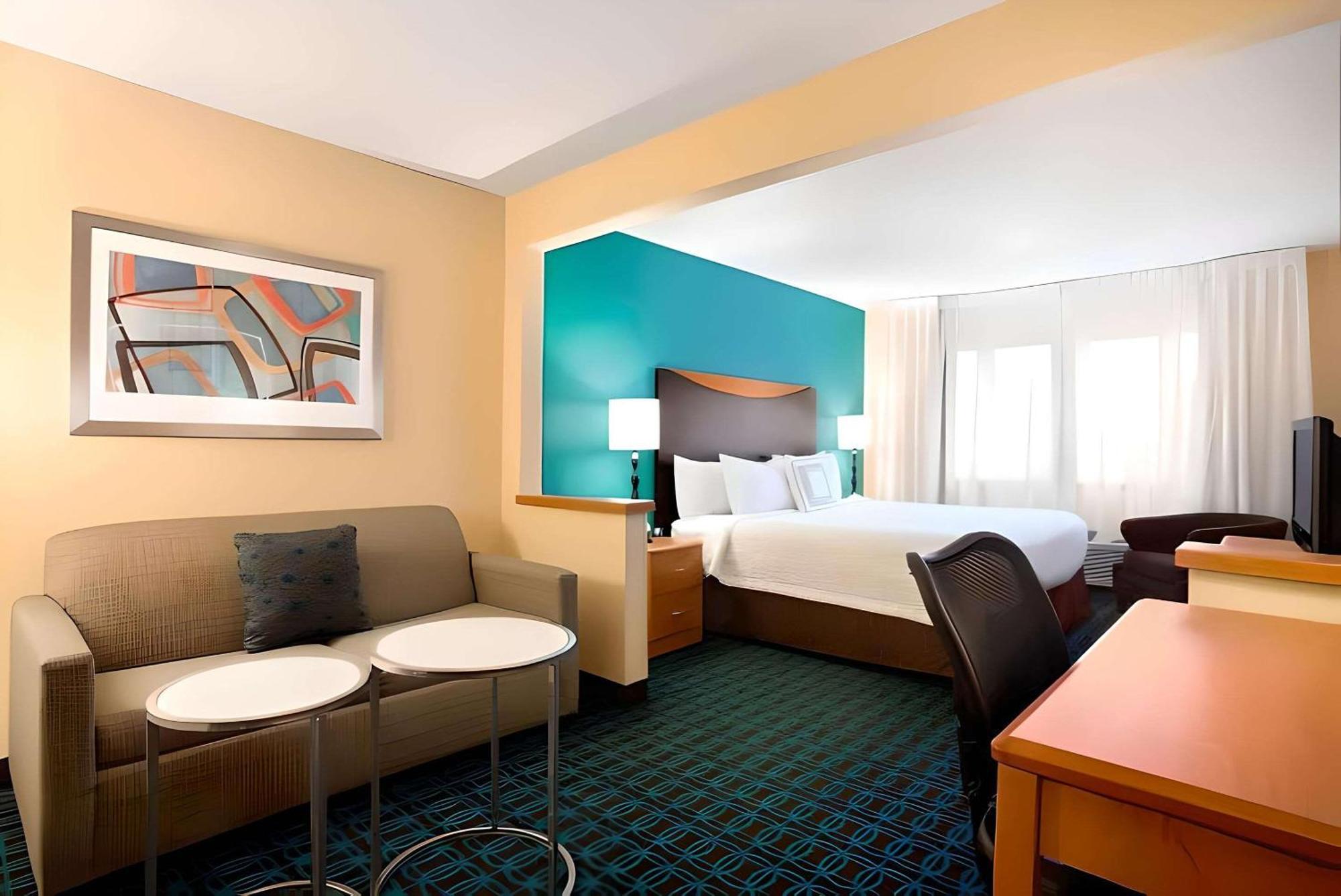 Dubuque Inn & Suites Extérieur photo