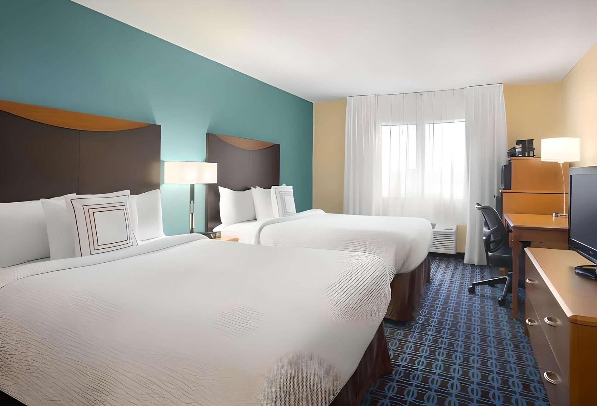 Dubuque Inn & Suites Extérieur photo