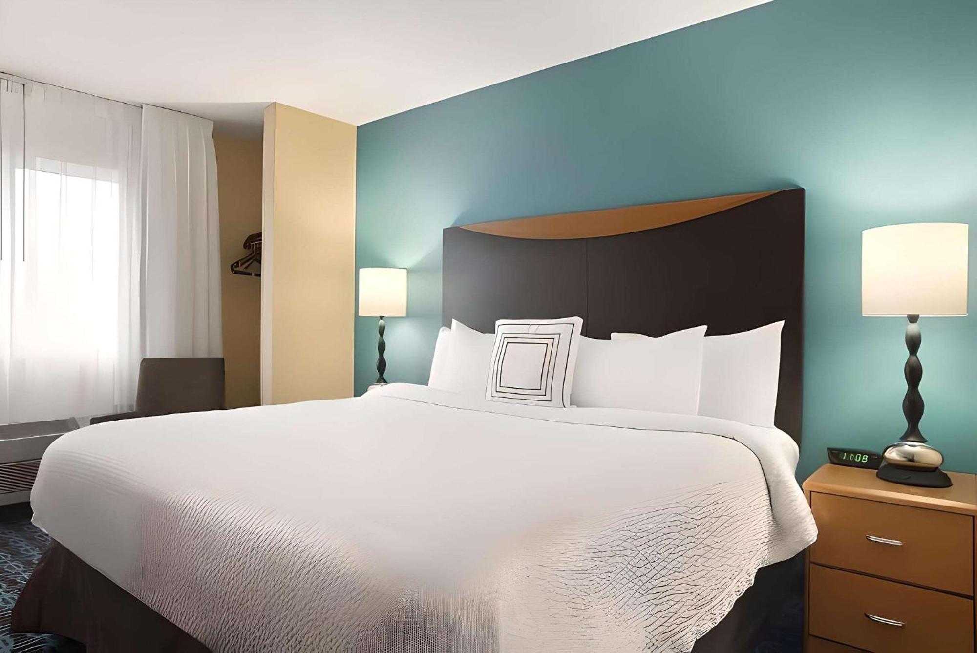 Dubuque Inn & Suites Extérieur photo