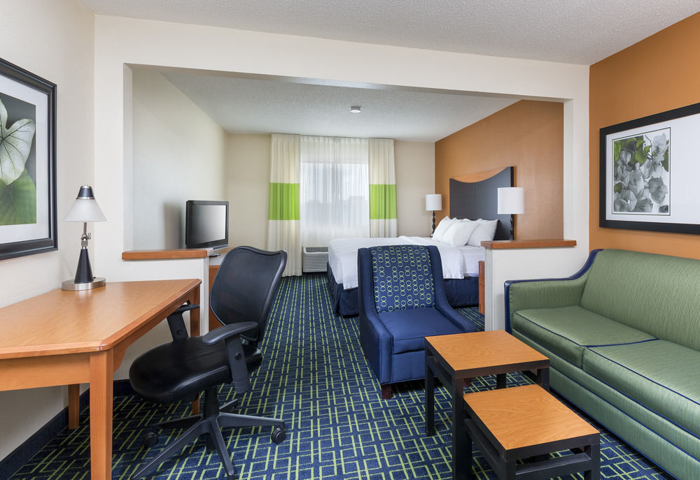 Dubuque Inn & Suites Extérieur photo