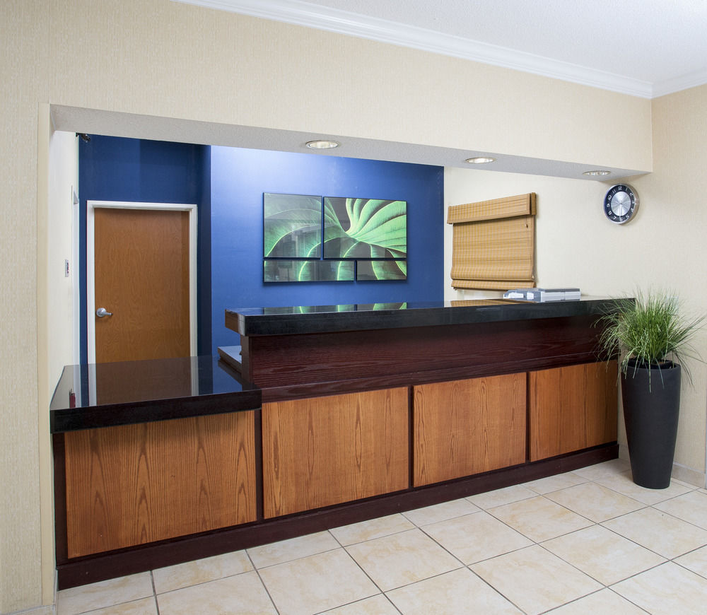 Dubuque Inn & Suites Extérieur photo